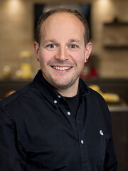 Herr Dennis Schreiner