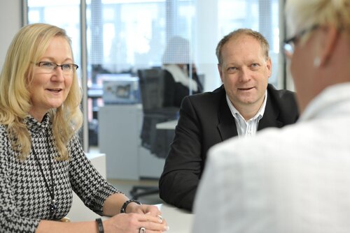 Gespräch am Tisch